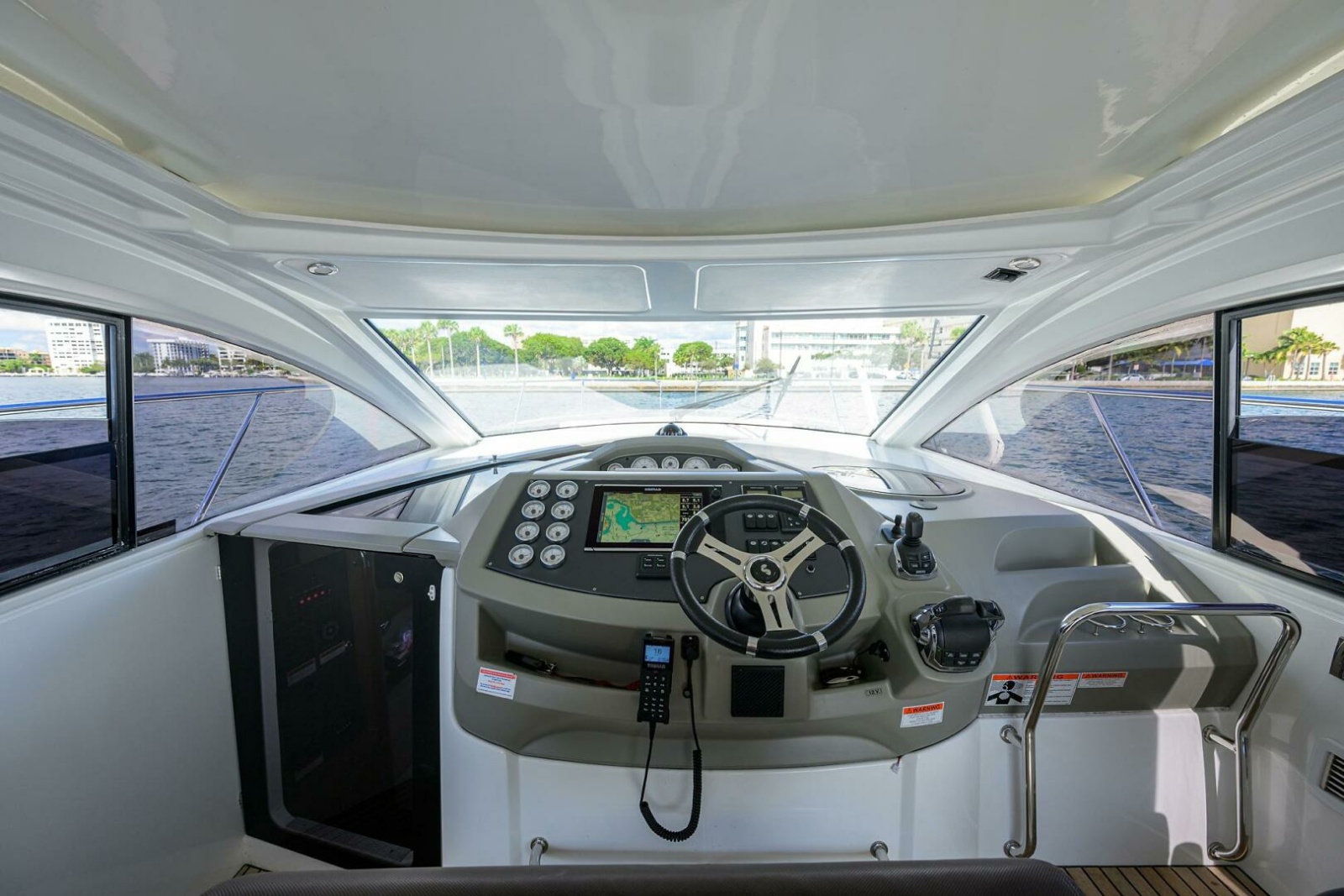 Beneteau 38 GT - Helm Electronics, Seating