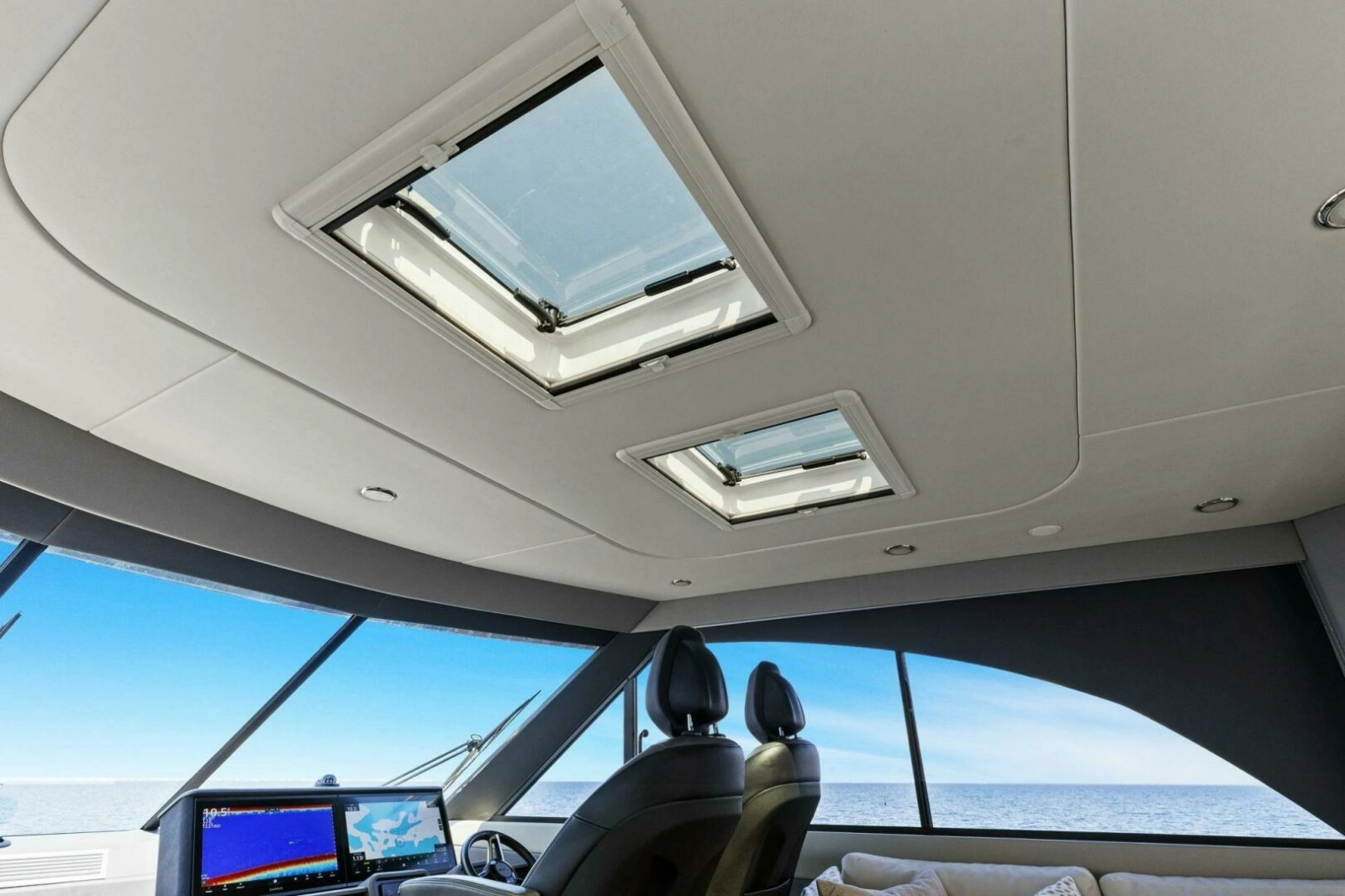 2025 Maritimo M600 - Helm Sunroof