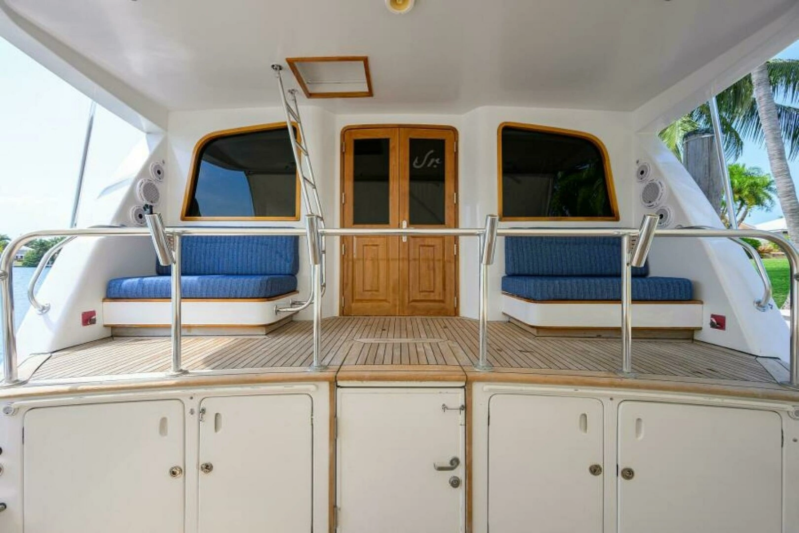 2004 Sea Force IX 82 Enclosed Bridge