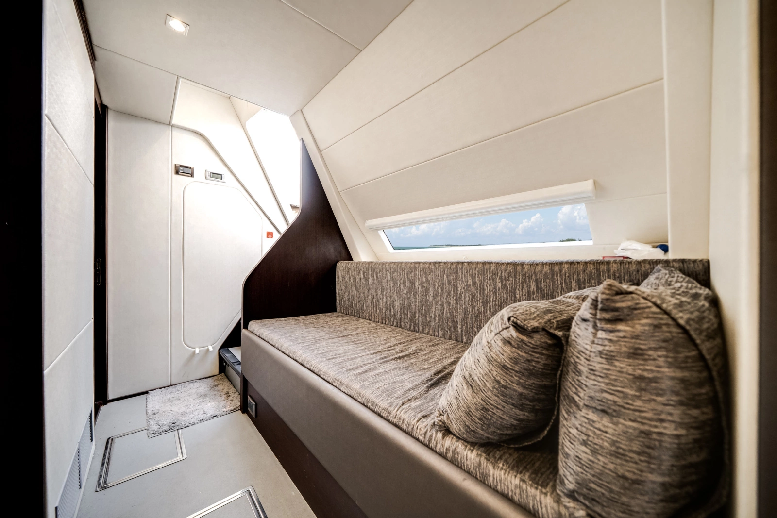 2019 Sunseeker 76 Flybridge