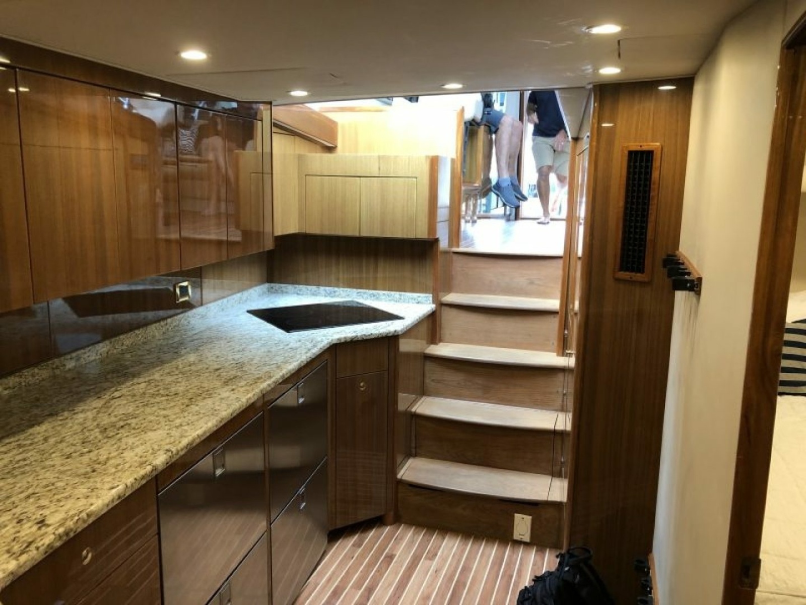 52' 2008 Viking 52 Sport Coupe