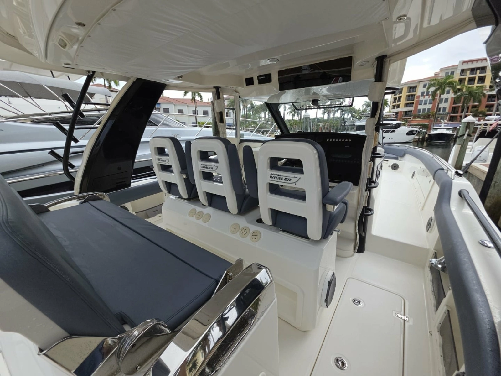 2021 Boston Whaler 420 Outrage BFT-Profile