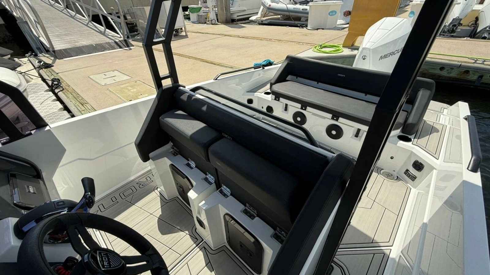 2024 Iron 27 Center Console