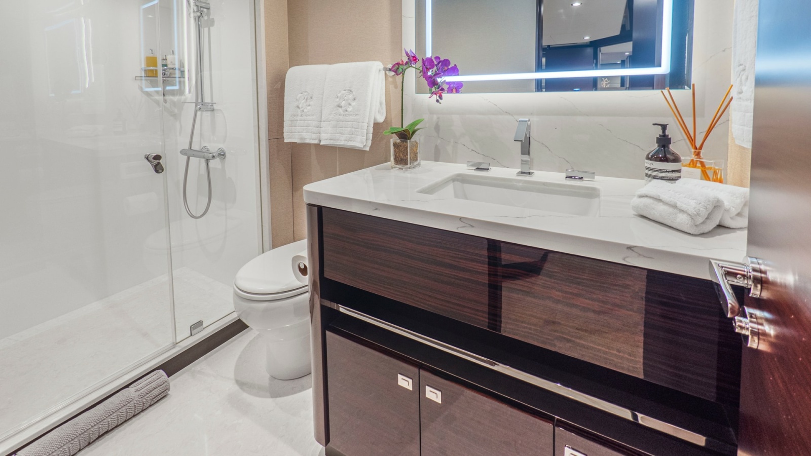 Galati-LONESTAR-Staterooms14