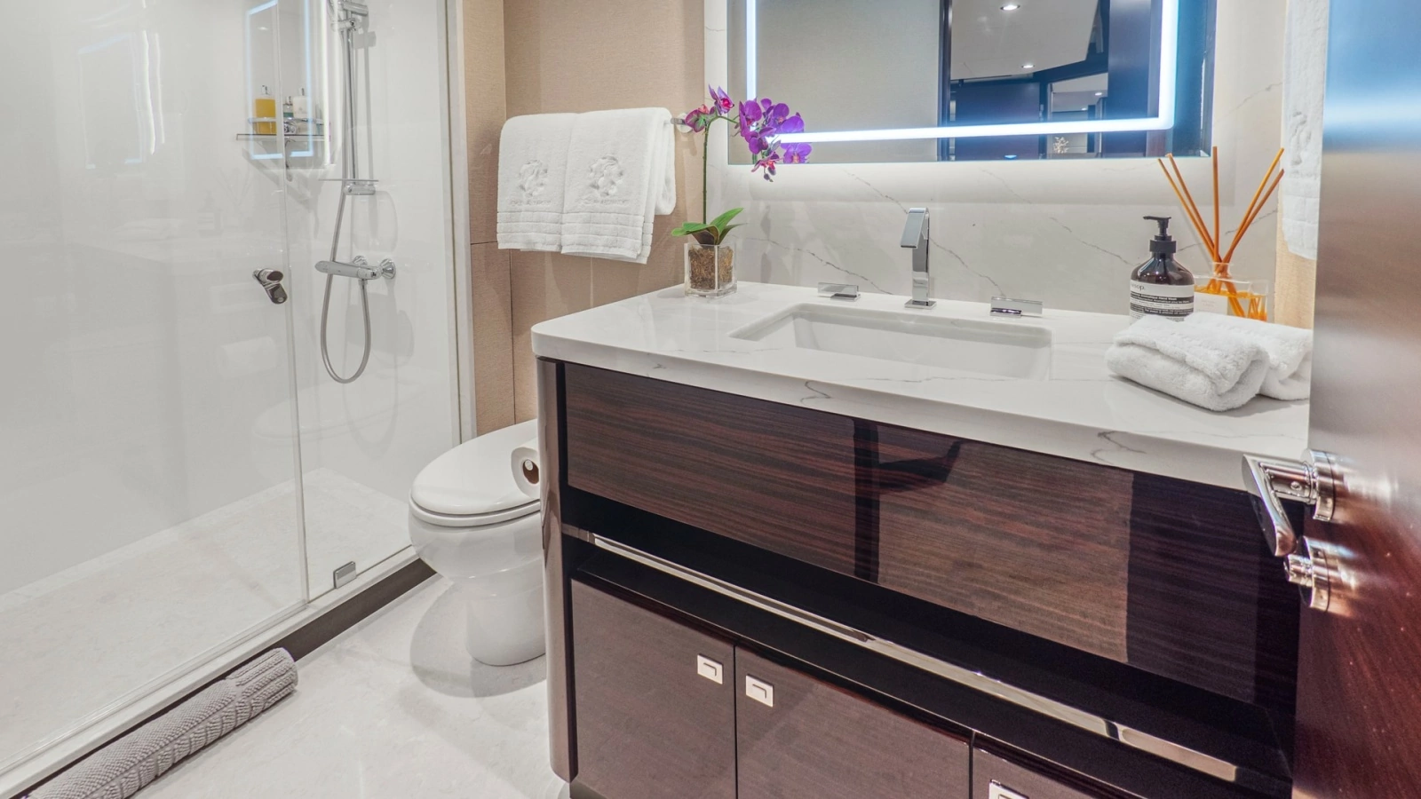 Galati-LONESTAR-Staterooms14