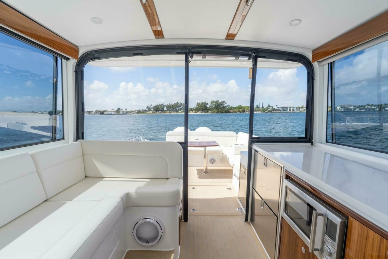 MJM 47X 47-003 - Outdoor Galley and seating