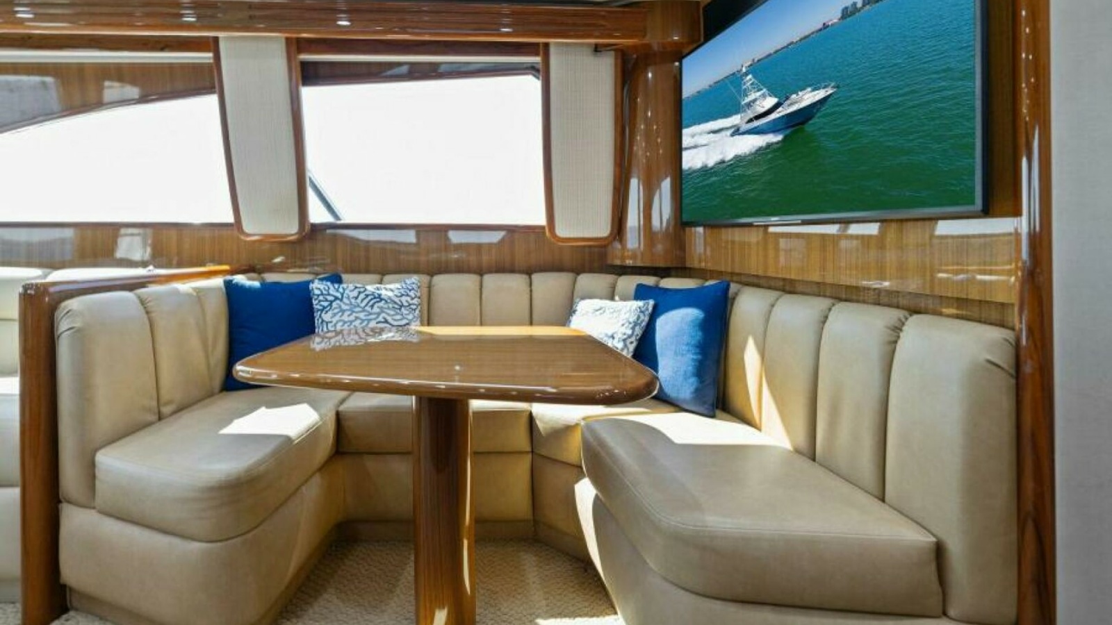 Salon Dinette with Plush Seating