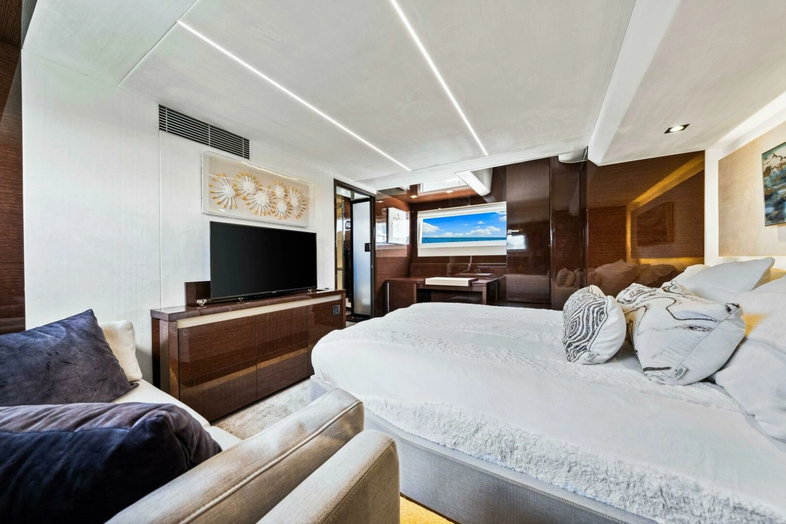 2019 Prestige 630 Flybridge - Stateroom 