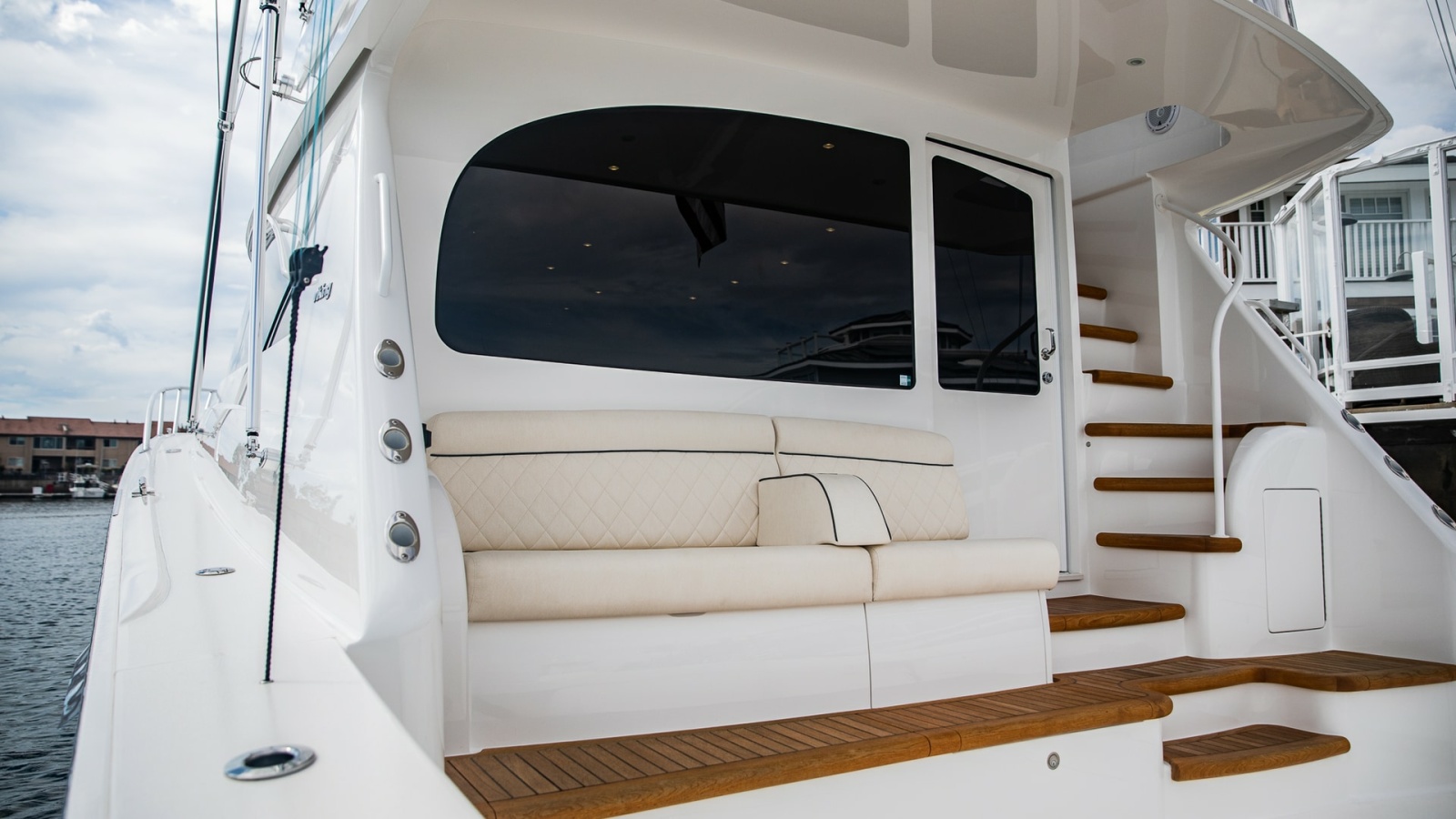 58' 2020 Viking 58 Convertible