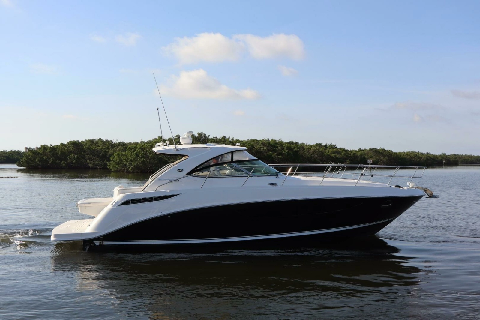 2015 Sea Ray 410 Sundancer photo 48