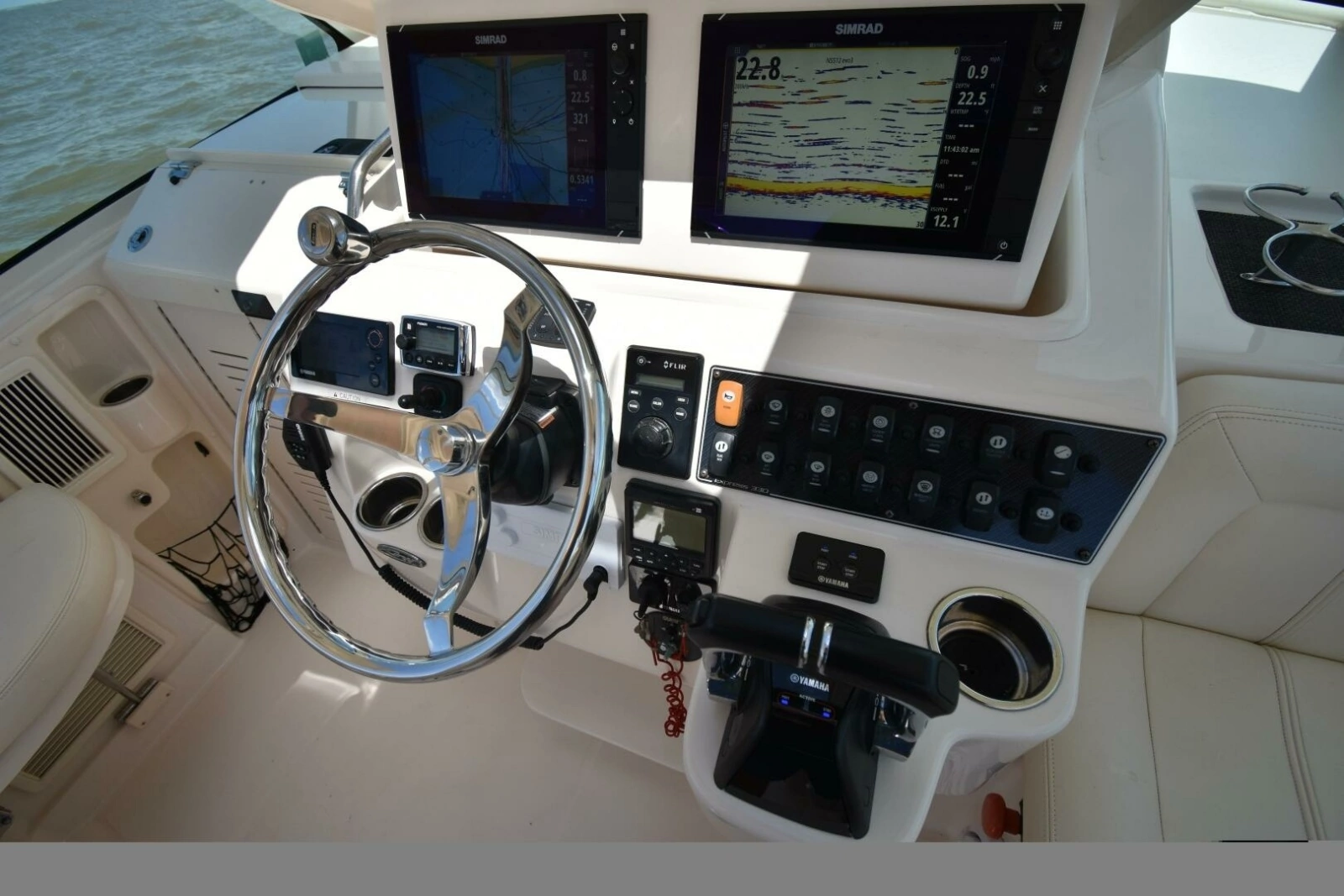 2016 Grady-White 330 Express 