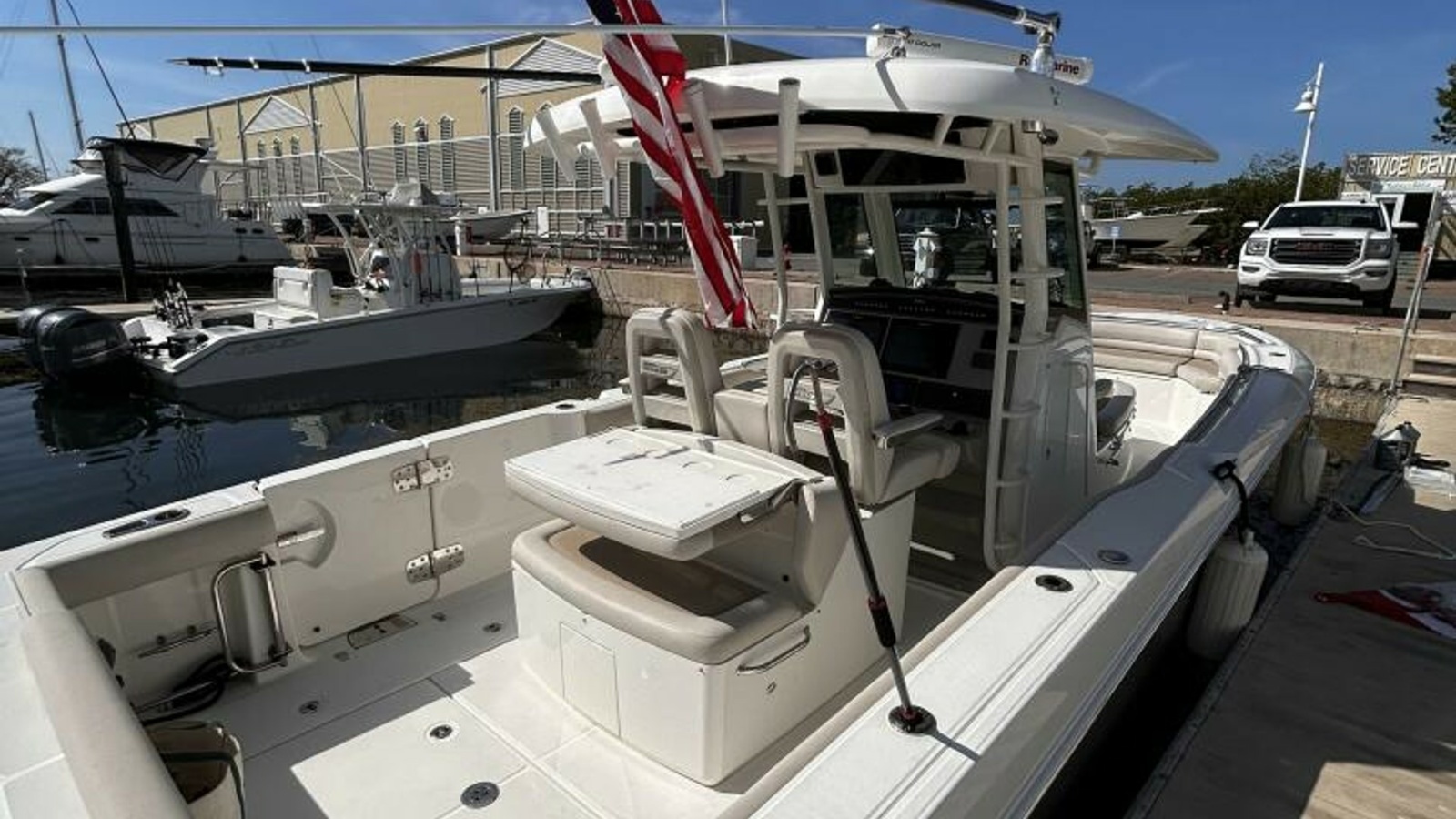 33' 2017 Boston Whaler 330 Outrage