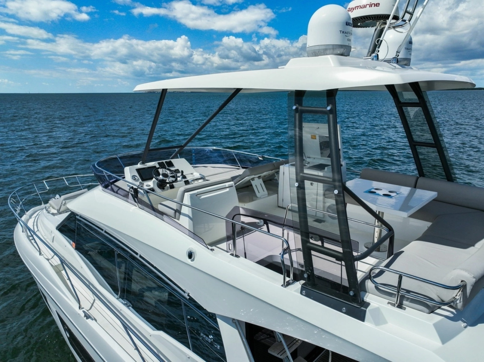 2020 Prestige 460 Flybridge