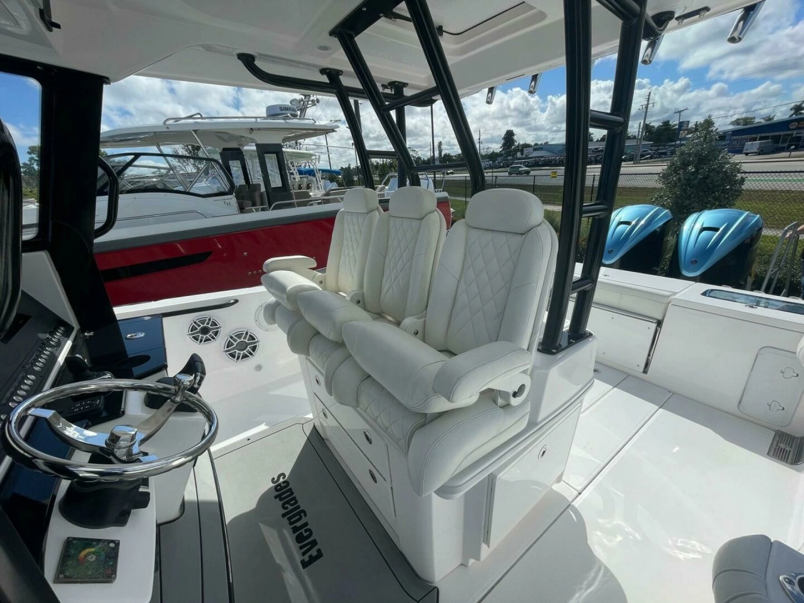 Everglades 335 Center Console -