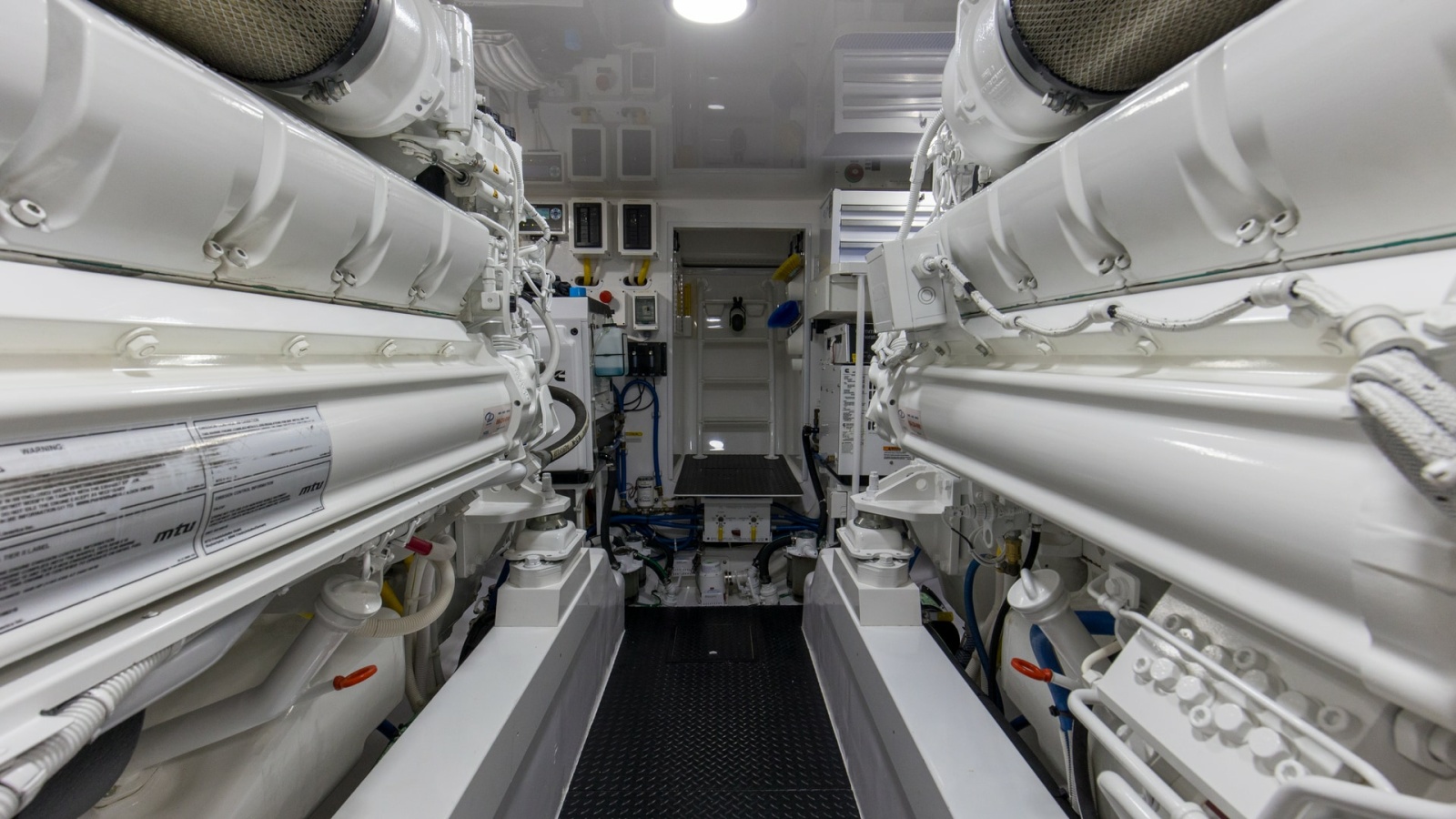 2022 Viking Convertible Cole Play Engine Room (11)
