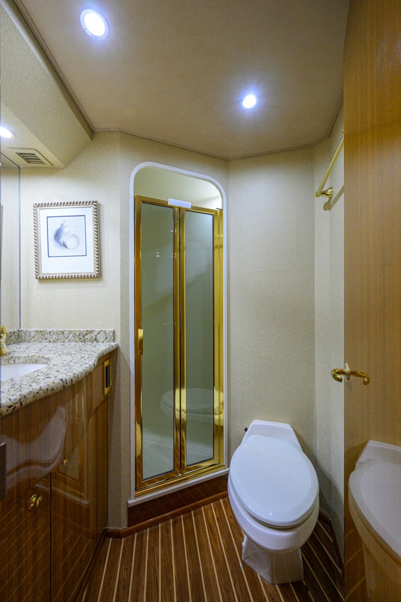 2006 Viking 68 Enclosed Bridge