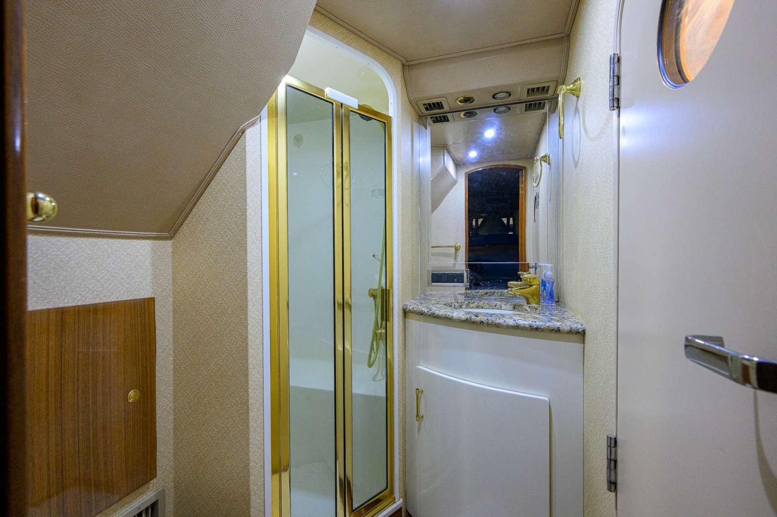 2006 Viking 68 Enclosed Bridge