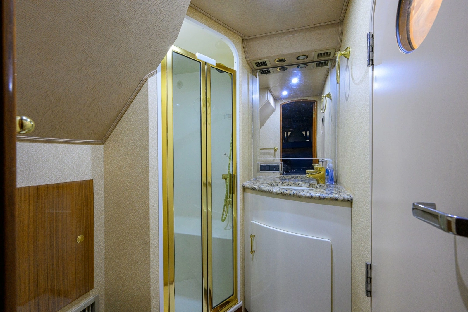 2006 Viking 68 Enclosed Bridge