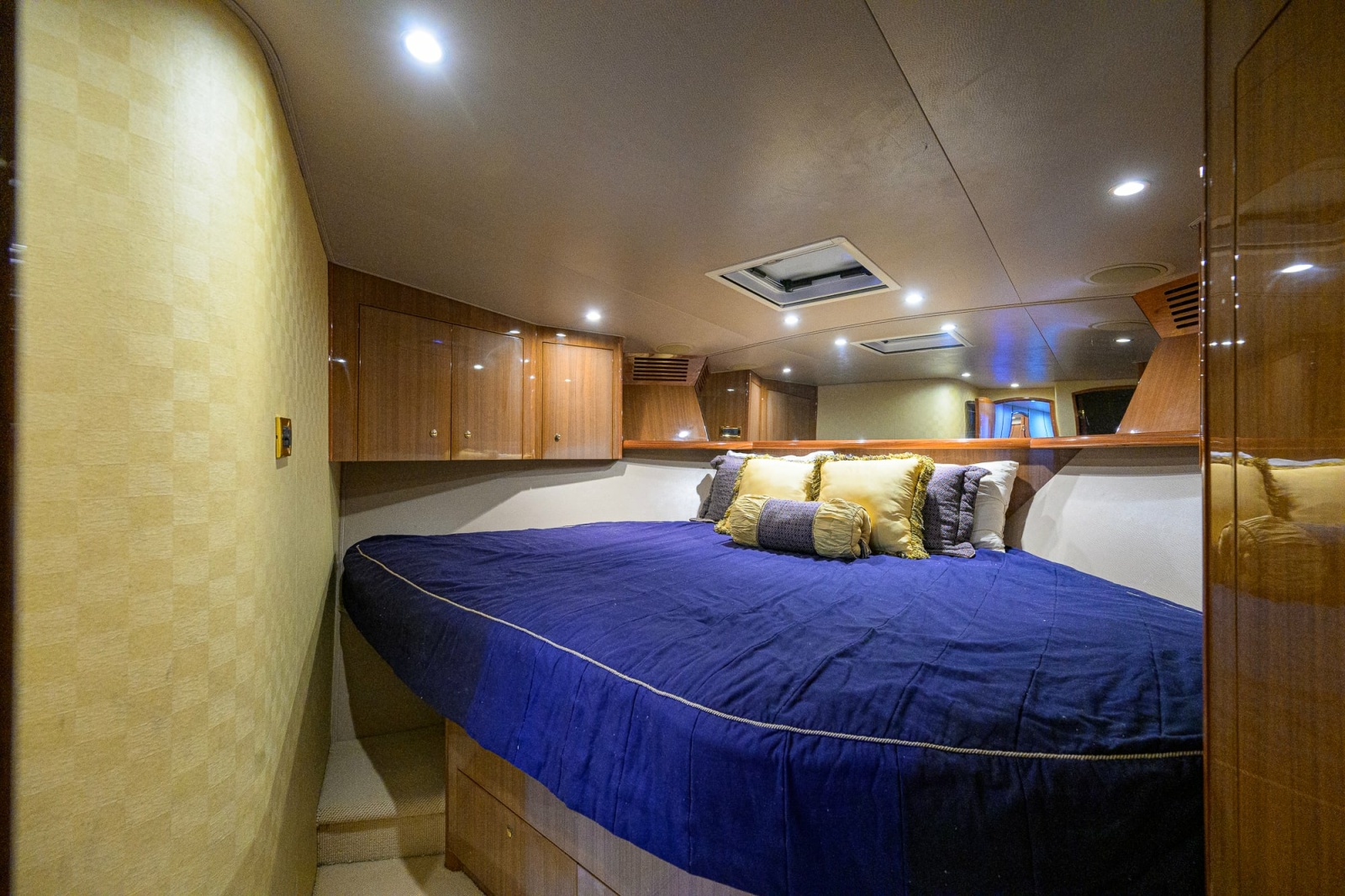 2006 Viking 68 Enclosed Bridge