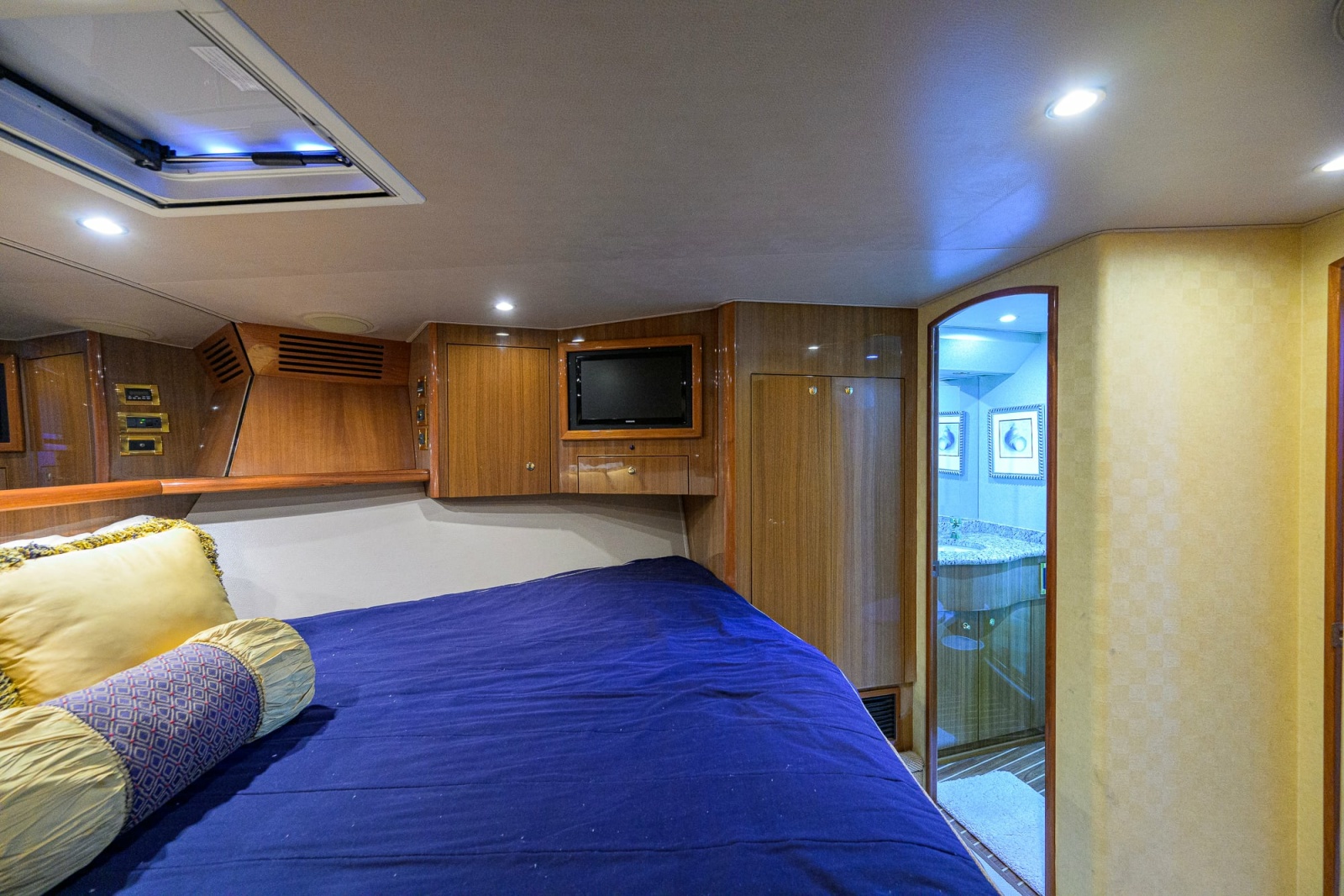 2006 Viking 68 Enclosed Bridge