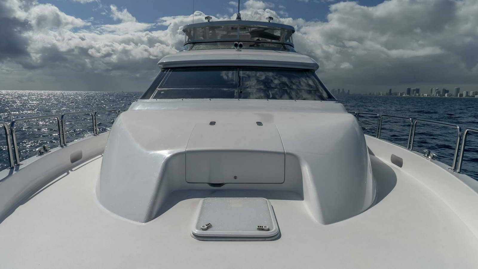 Hatteras 80 Gallopin- Bow