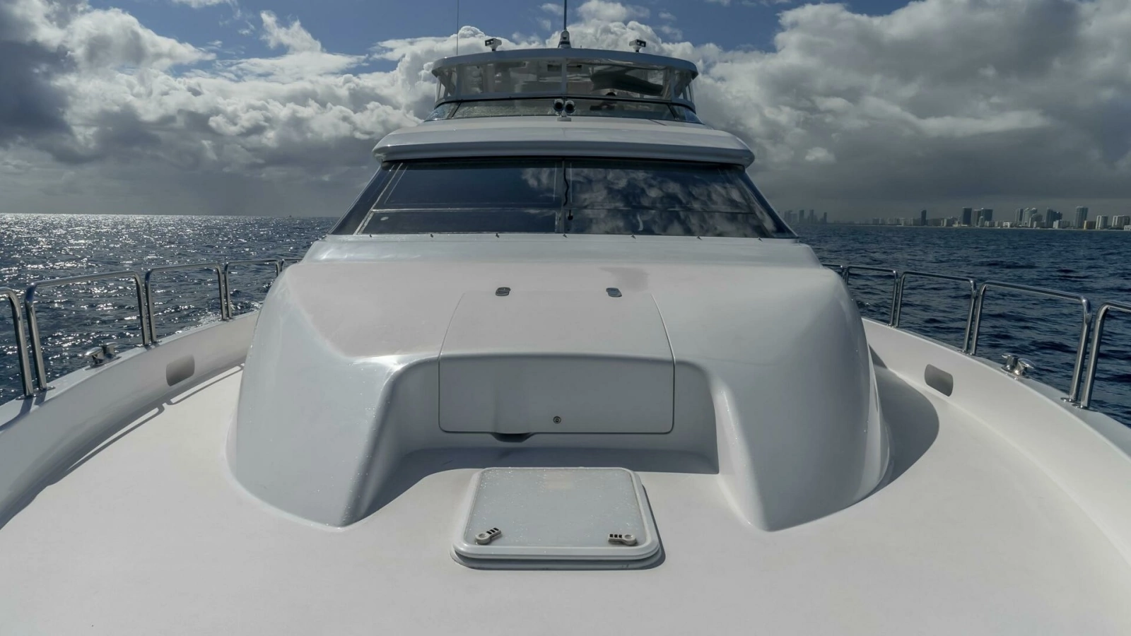 Hatteras 80 Gallopin- Bow