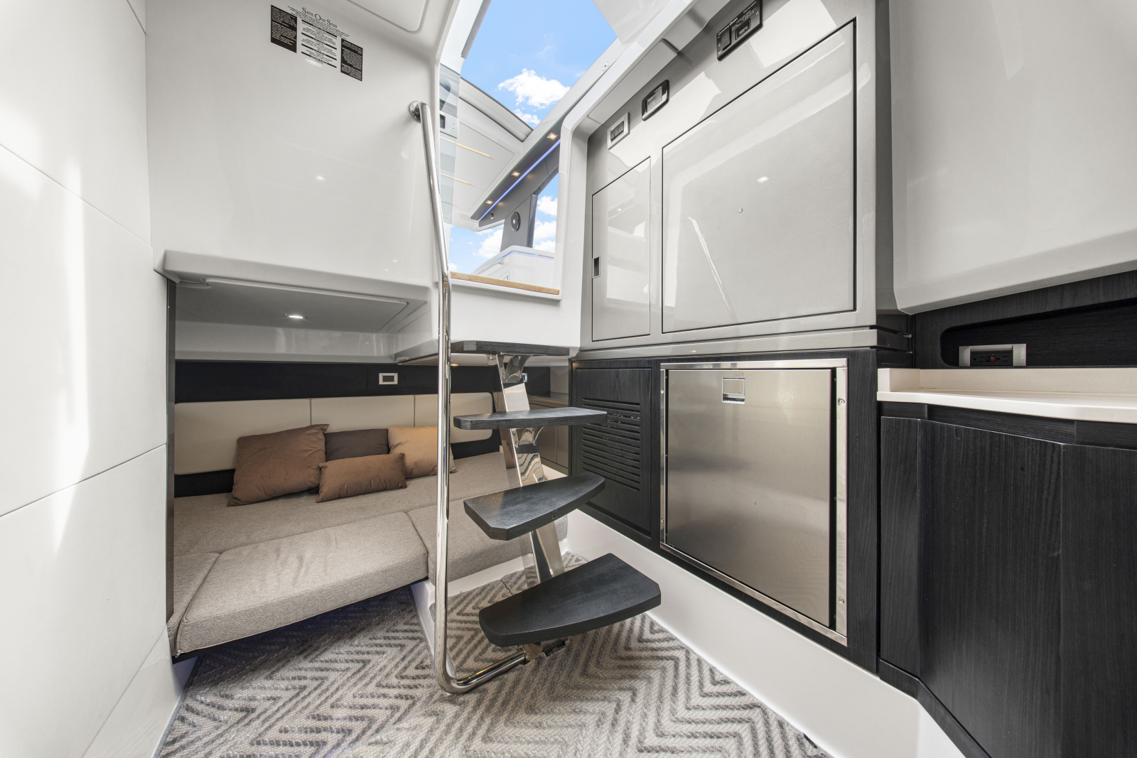 2025 Schaefer 375 HT