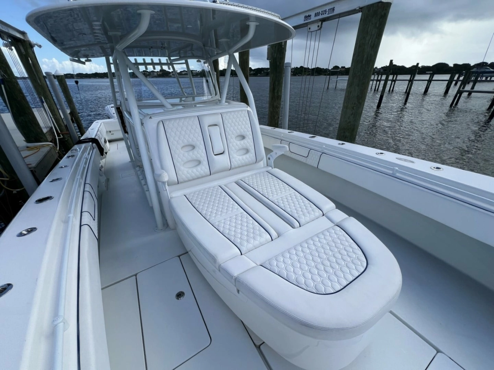 Contender 44 NAUTI GIRL - Forward Seating