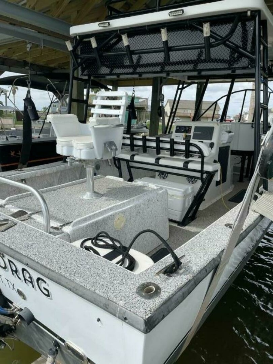31' 1997 Custom 31 Center Console