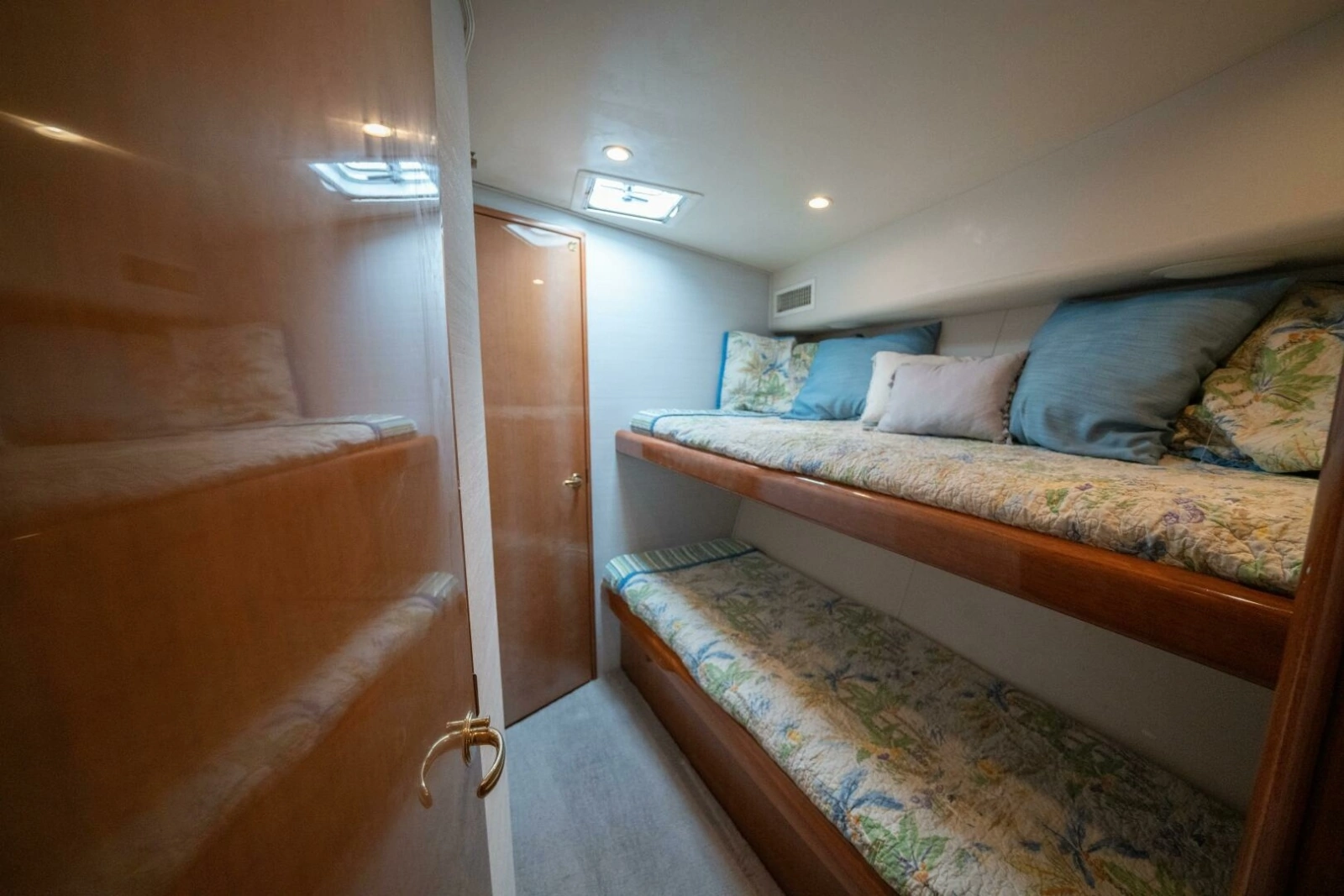 2005 Viking 52 Convertible 