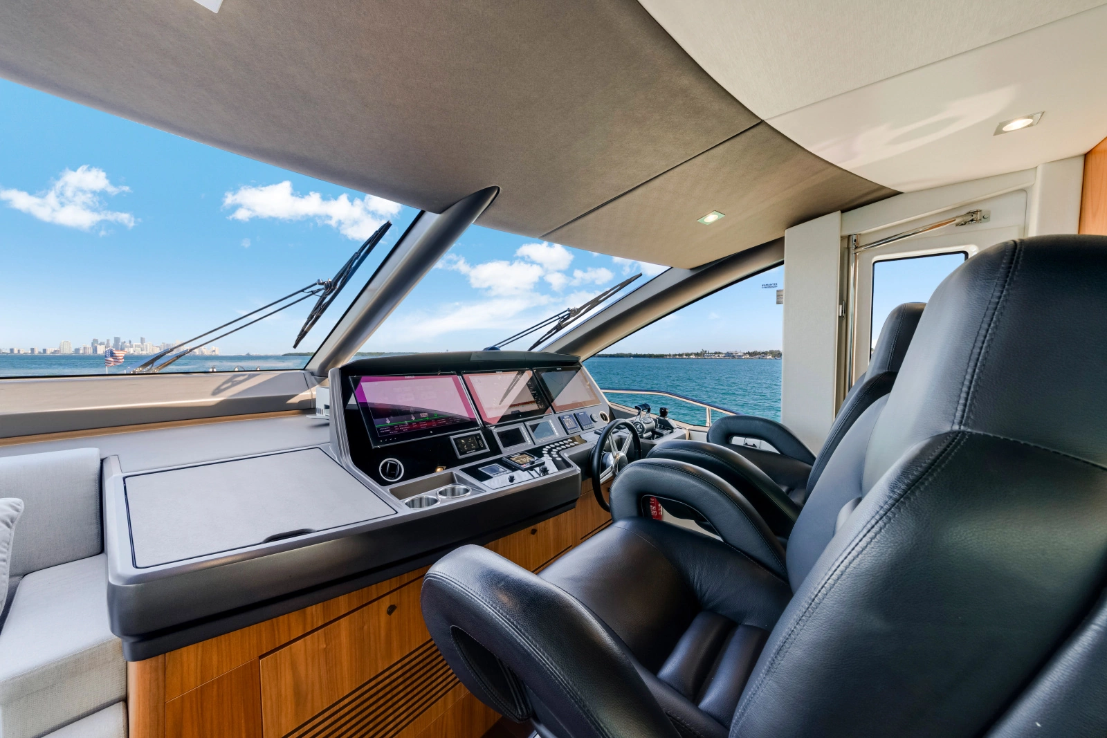 2020 Sunseeker 76 Yacht