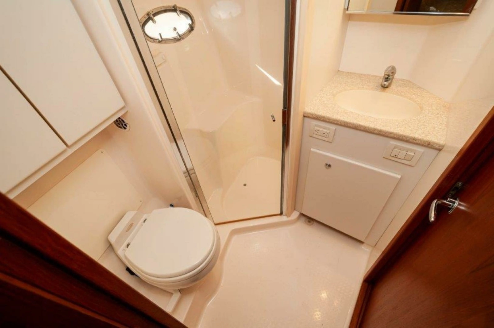 2003 Tiara Yachts 4200 Open  Kingfisher  Head