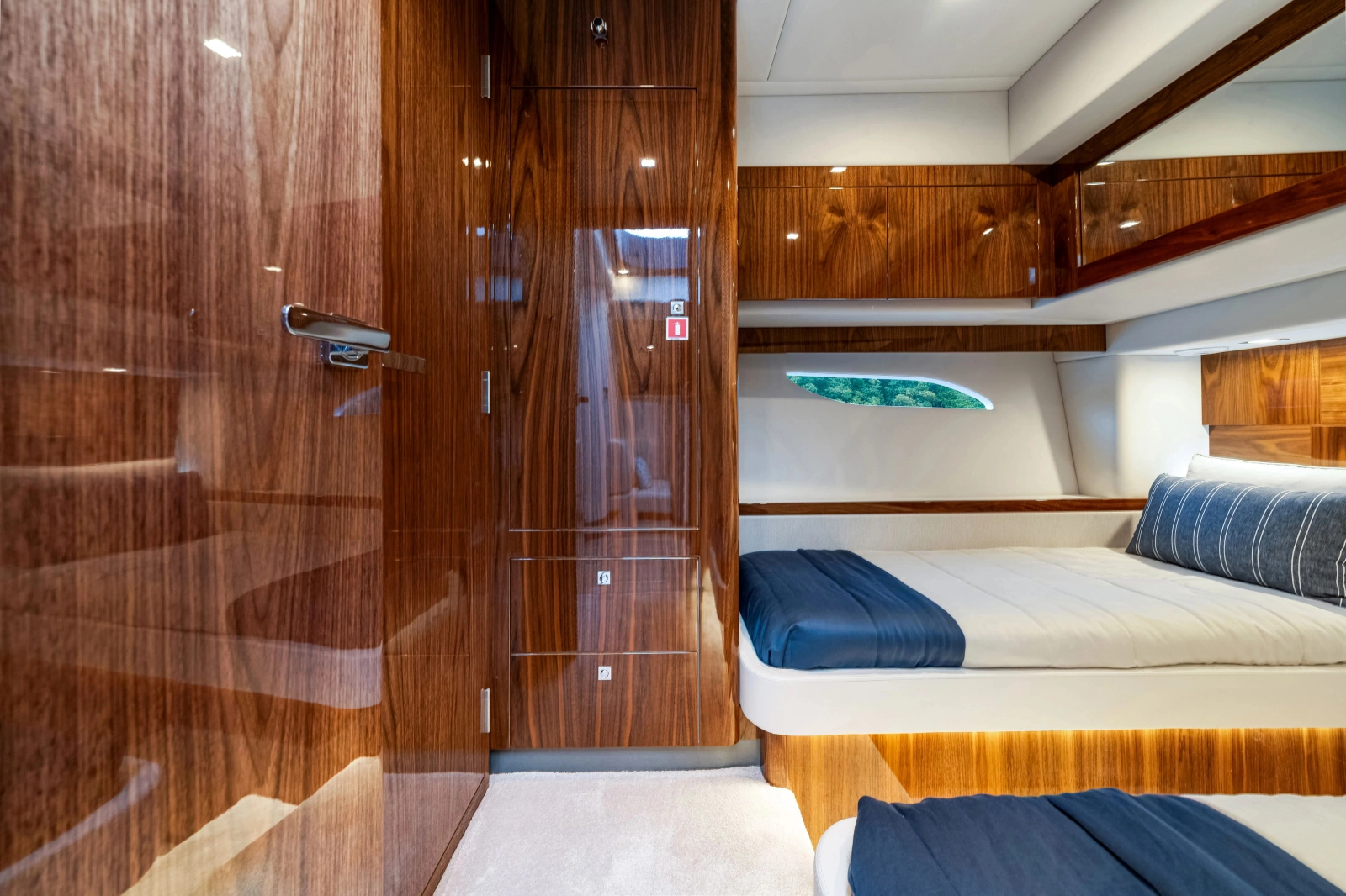 6000 SPORT YACHT 60ft Riviera Yacht For Sale