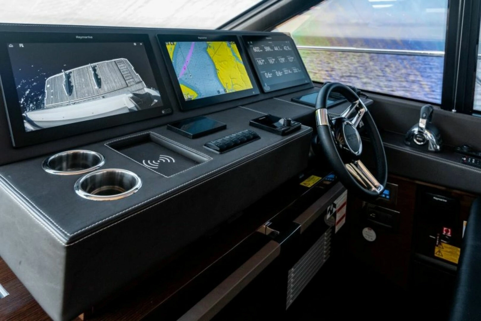 2020 Prestige 630 FB  Helm 3