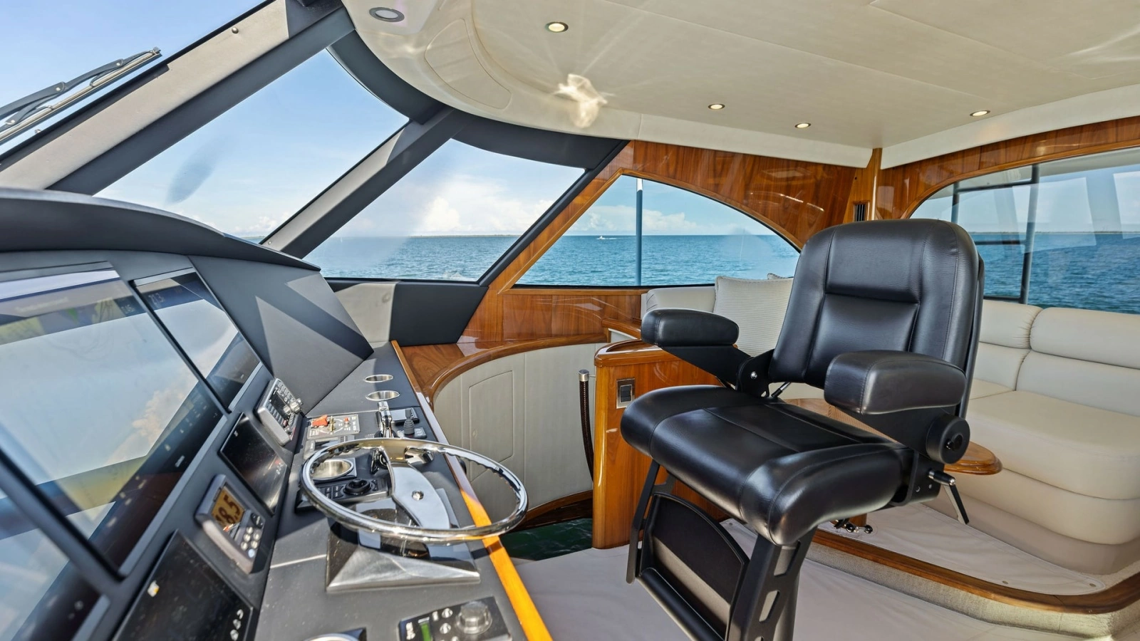Enclosed Bridge Helm Station
