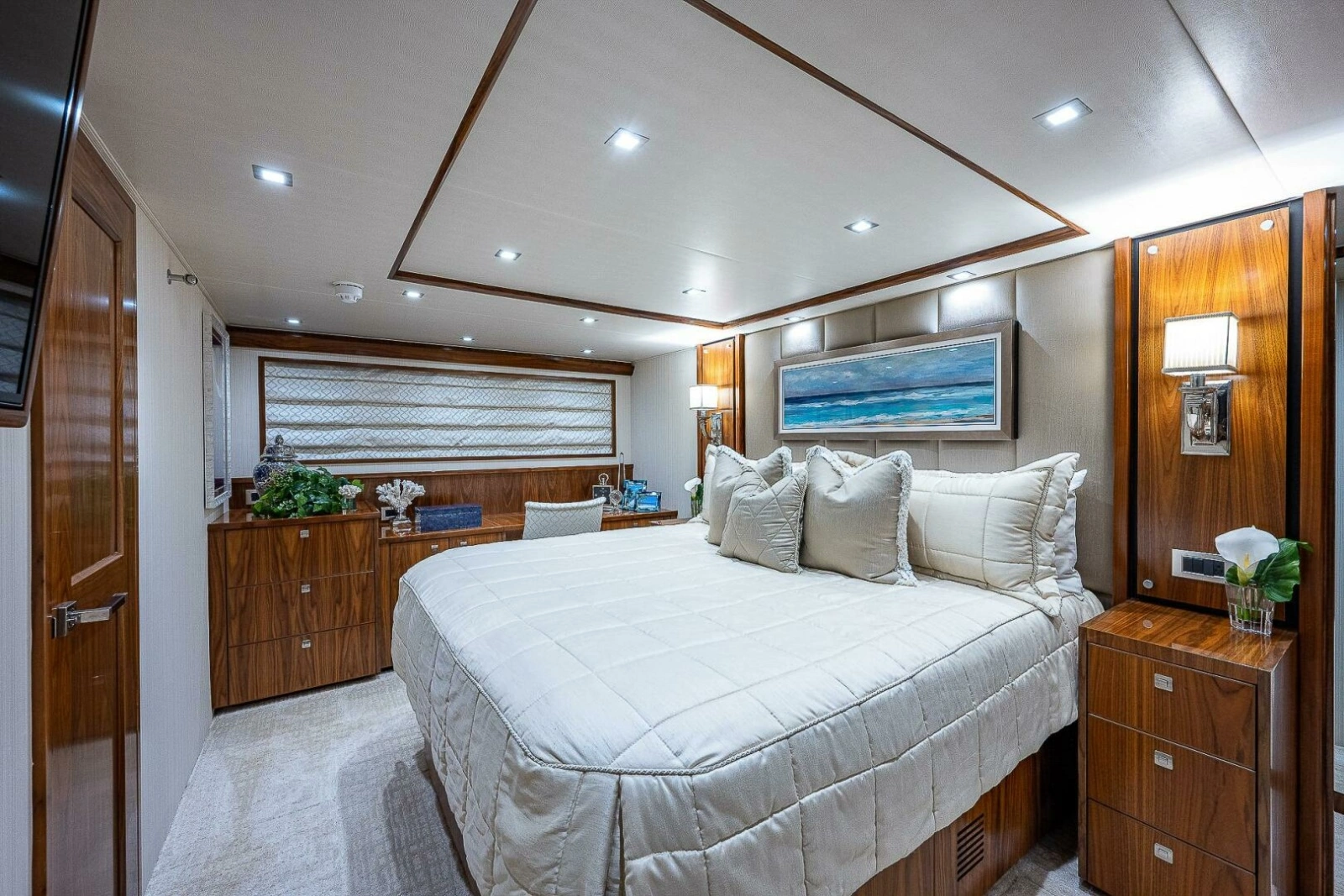 Viking 75 MIRAGE - Master Stateroom