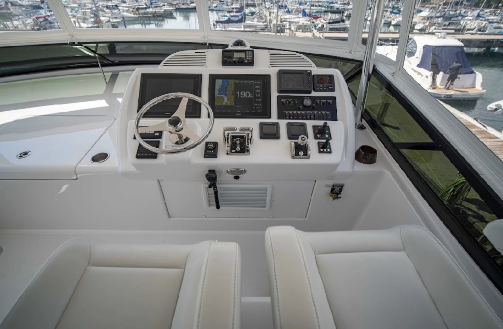 Hatteras 60 OVATION - Helm