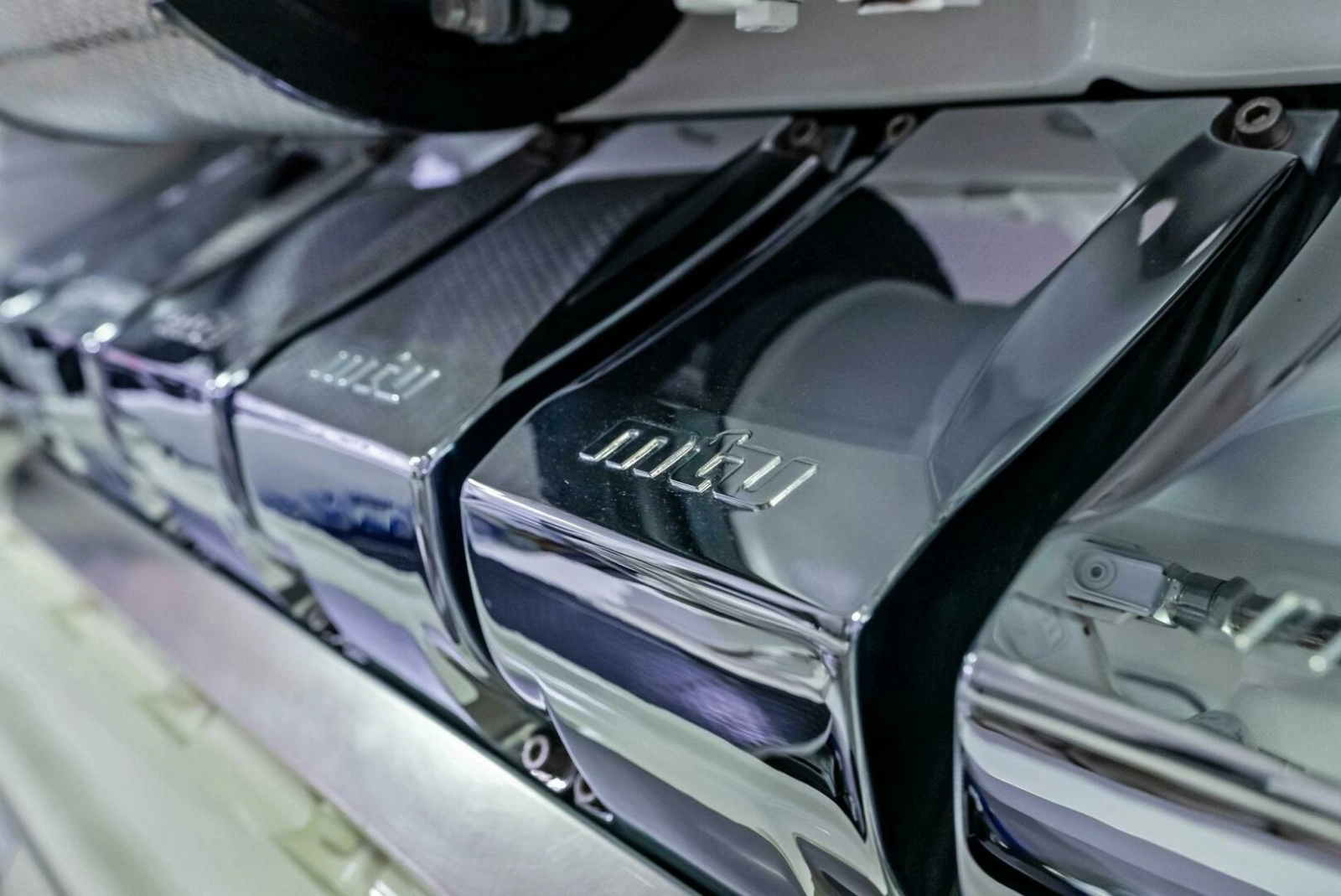2023 Viking 64 Convertible- SIN PELO- Engine Room