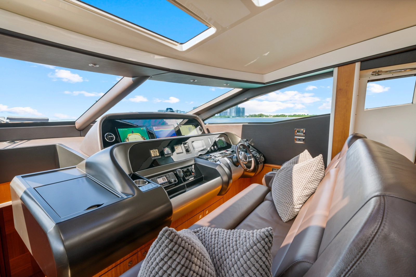 2010 Sunseeker Predator 84