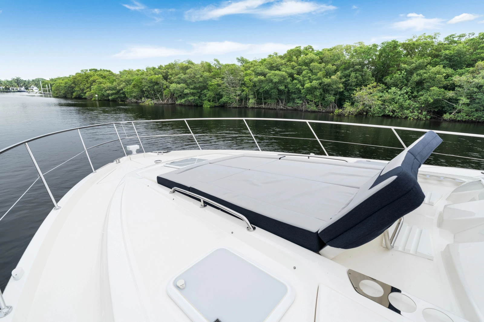 6000 SPORT YACHT 60ft Riviera Yacht For Sale