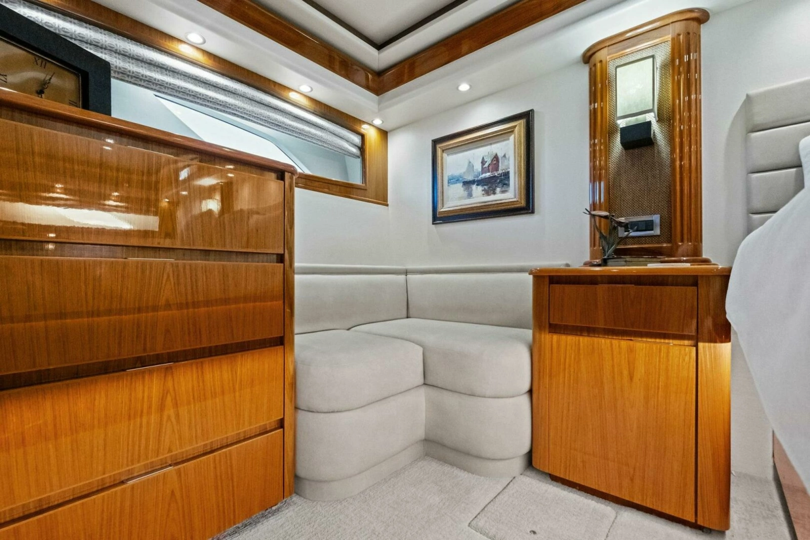 2012 Viking 82 Convertible photo 27