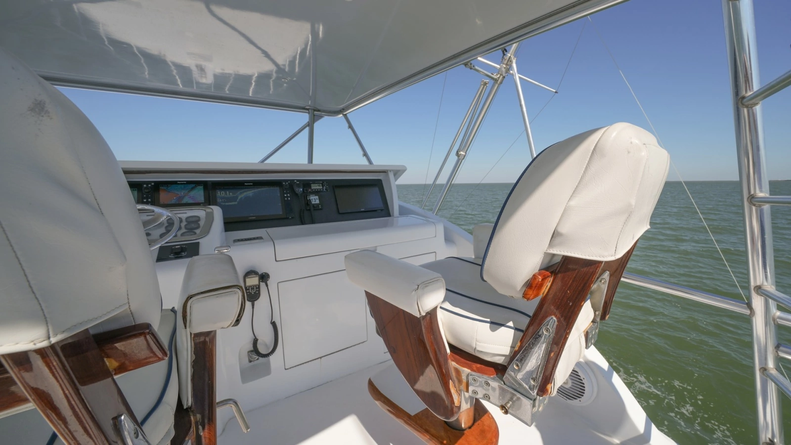 Flybridge Helm Station with Seating