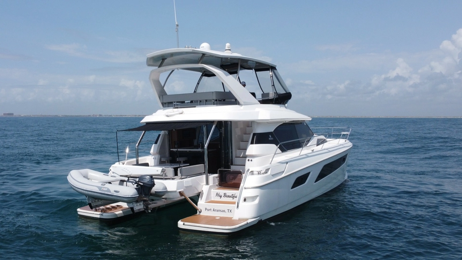 Aft Deck and Flybridge View
