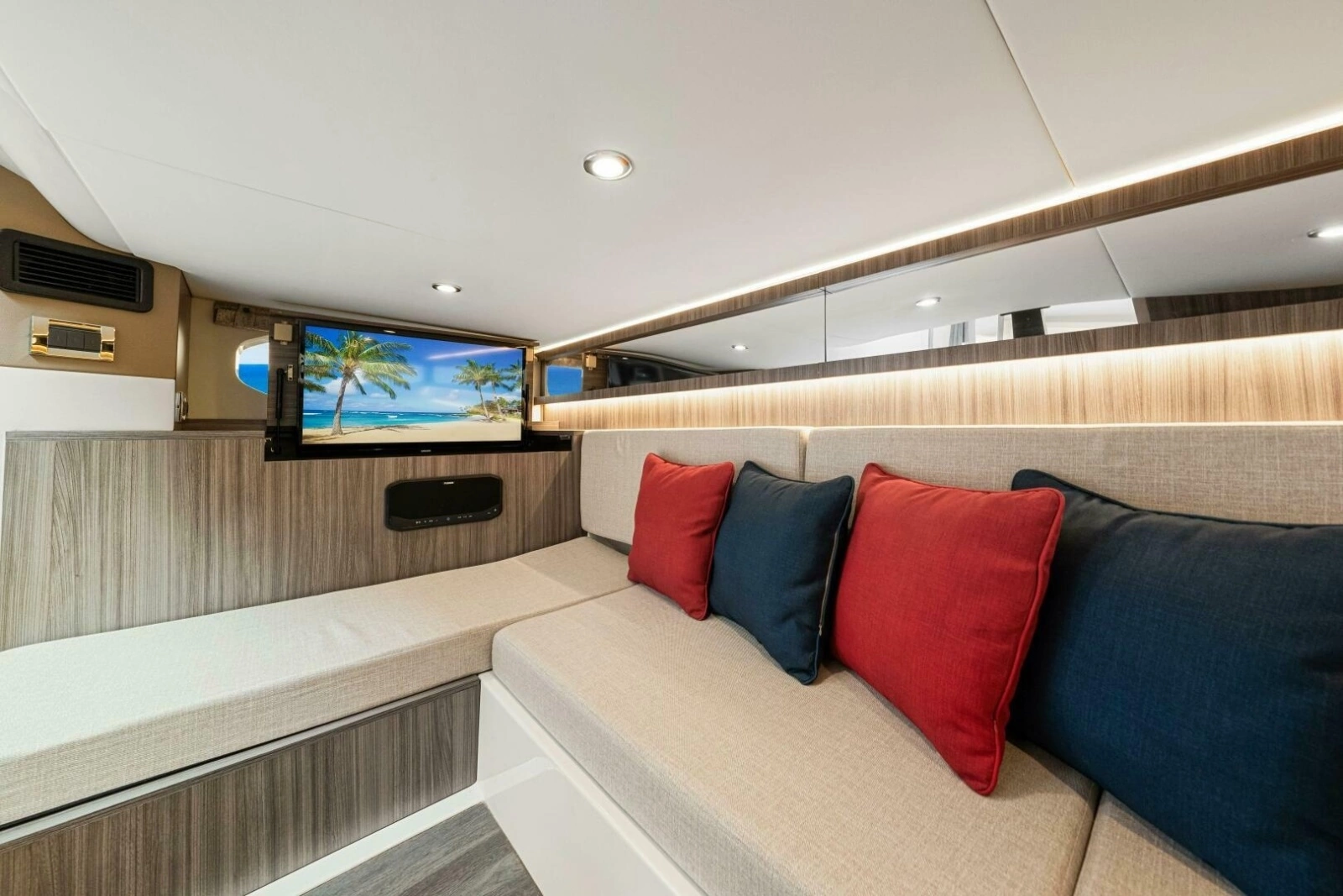 2022 Sea Ray 370 OB 