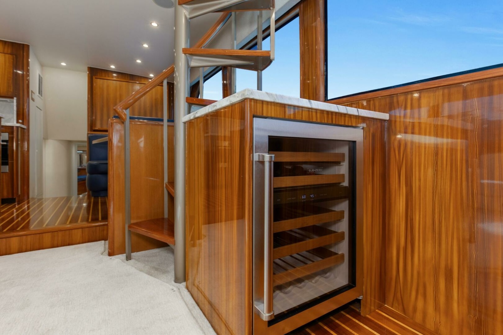 65' 2001 Viking 65 Enclosed Bridge