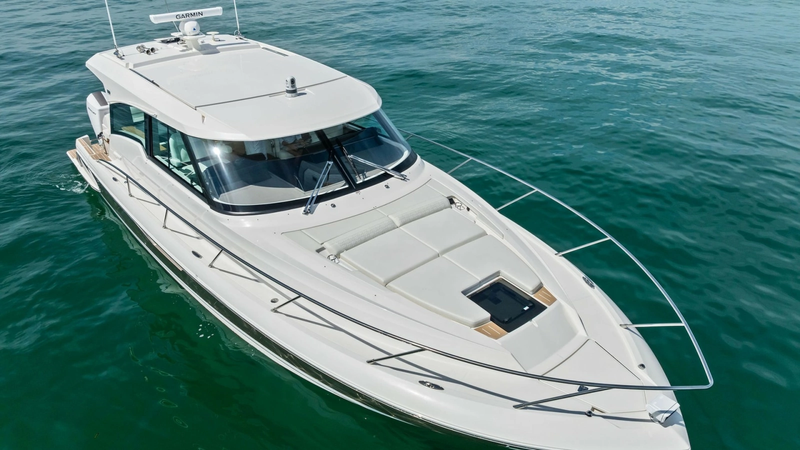 Elegant Bow with Sunpad Lounge