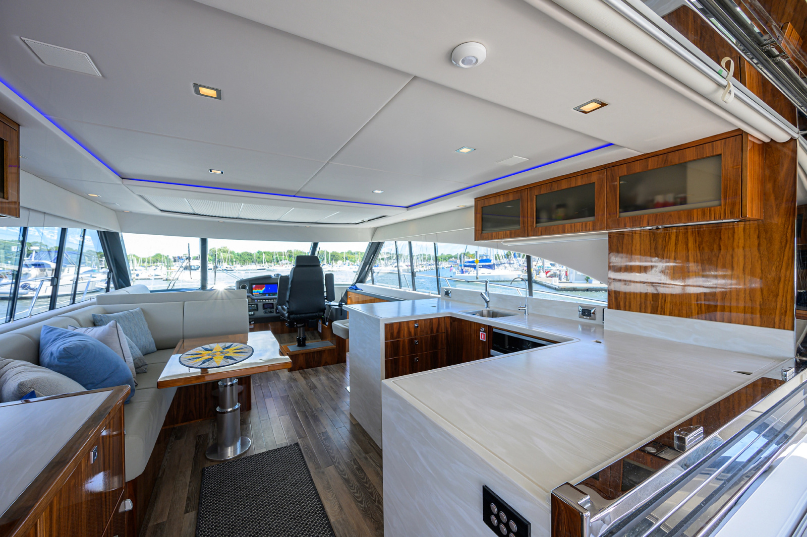 2023 Riviera 5400 Sport Yacht