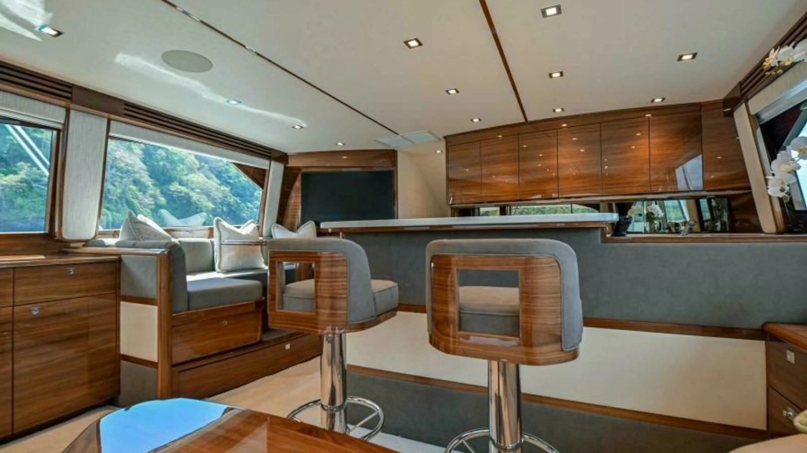 Spacious Salon with Bar Seating