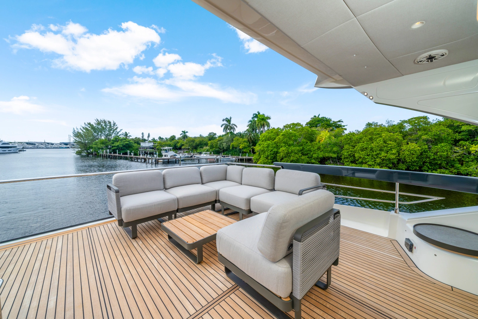 70 FLY 70ft Absolute Yacht For Sale