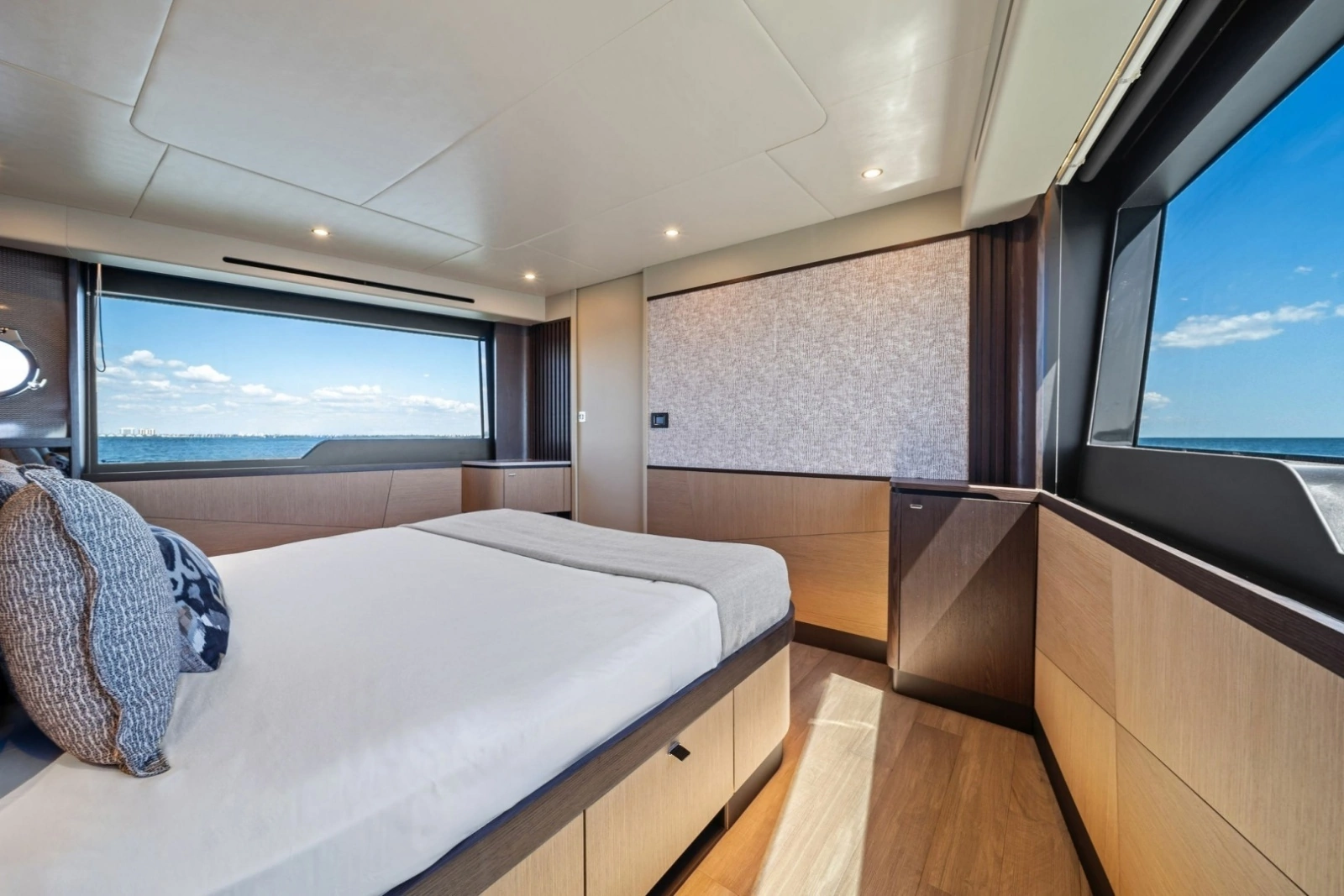 New 2027 56 Absolute Fly 56ft Absolute Yacht For Sale